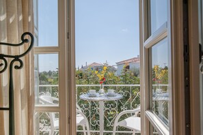 Comfort Triple room with Balcony and Terrace | Utsikt fra rommet