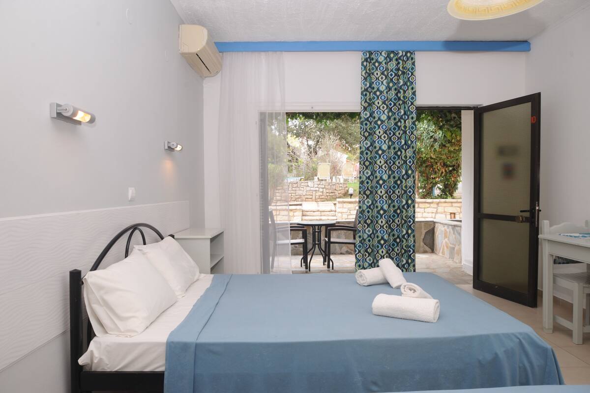 In-room safe, iron/ironing board, cribs (free), bed sheets