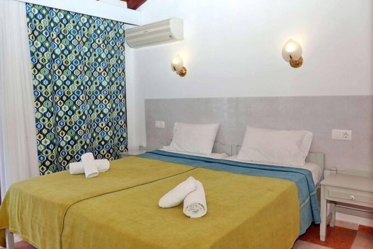 In-room safe, iron/ironing board, free cots/infant beds, bed sheets