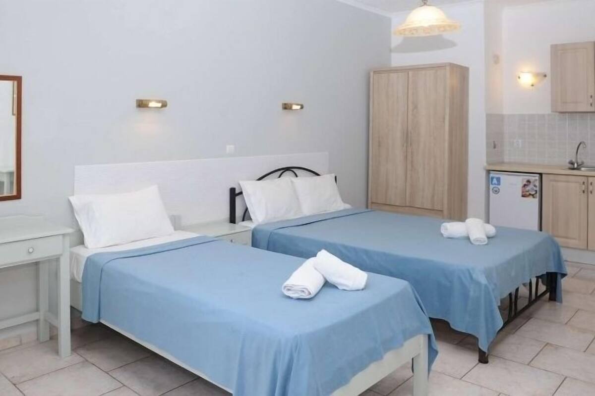 Standard Studio (Triple) | In-room safe, iron/ironing board, cribs (free), bed sheets