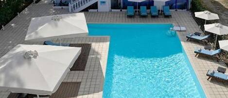 Kolam renang outdoor