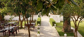 Kazaviti Hotel