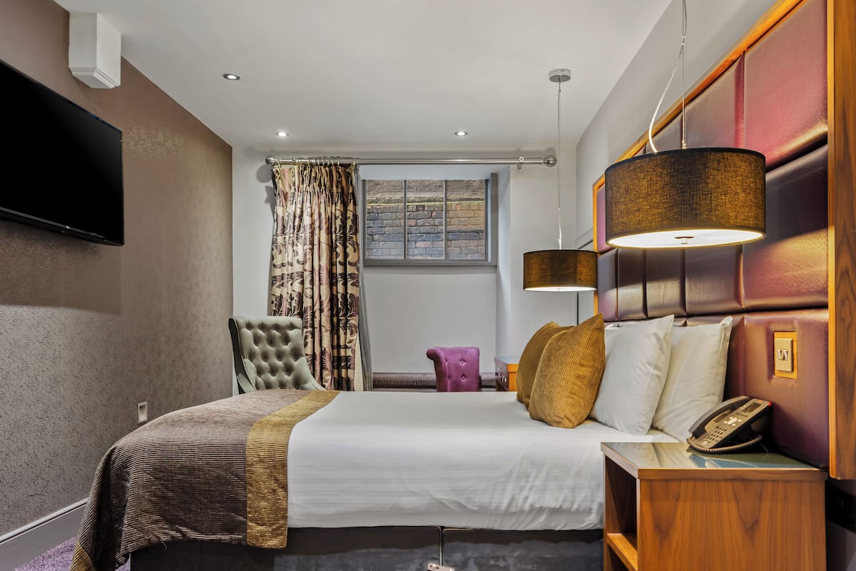 Liberty Suite-Friar House | 1 bedroom, in-room safe, iron/ironing board, free WiFi