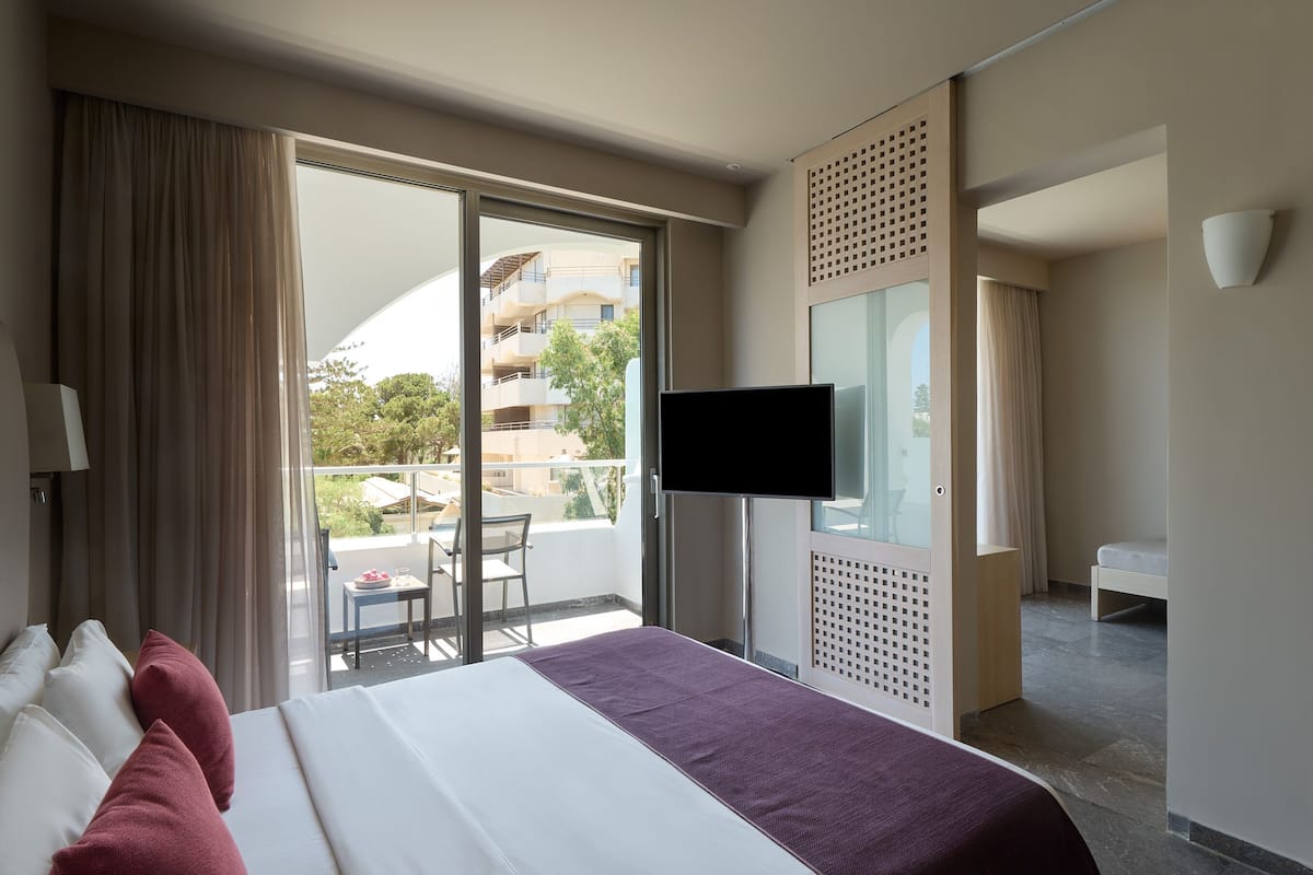 Superior Family Room Sliding Doors Inland View | 1 bedroom, minibar, WiFi, bed sheets
