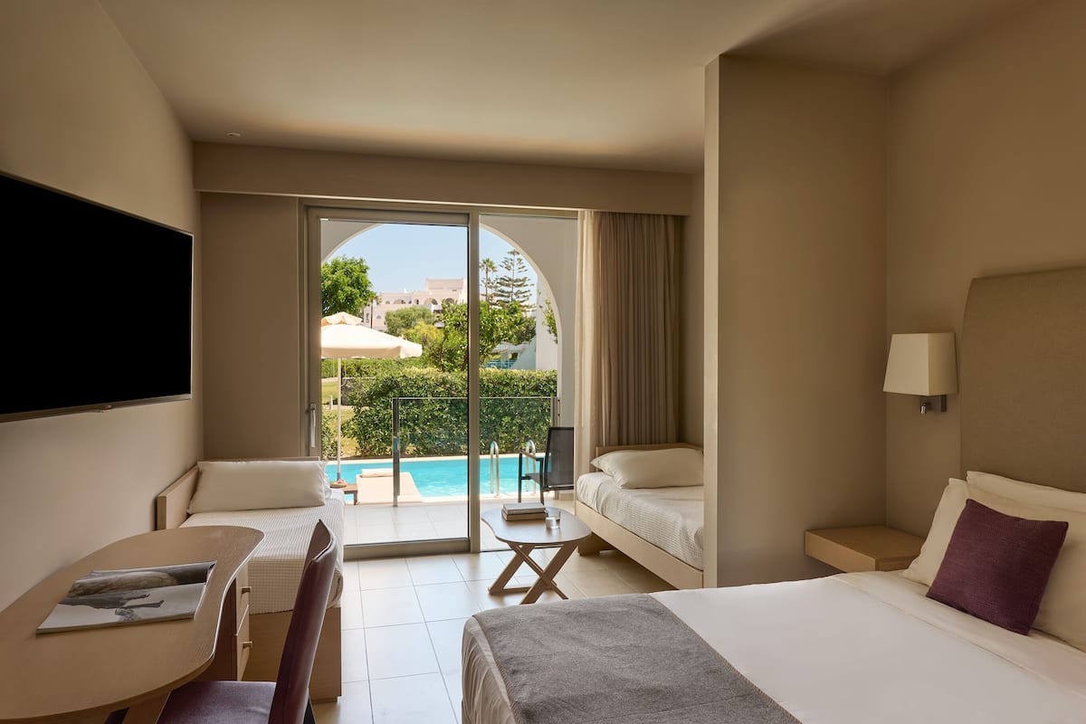Family Room Swim Up Inland View | Open Plan | 1 bedroom, minibar, WiFi, bed sheets