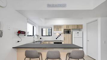 Apartamento, 1 quarto | Cozinha privada | Micro-ondas, cooktop, cafeteira/chaleira, chaleira elétrica