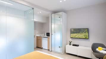 Quarto luxo, 1 cama de casal, banheiro privativo | Cofres nos quartos, escrivaninha, cortinas blackout, berços grátis