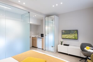 Deluxe Room, 1 Double Bed, Private Bathroom | In-room safe, desk, blackout drapes, free cribs/infant beds