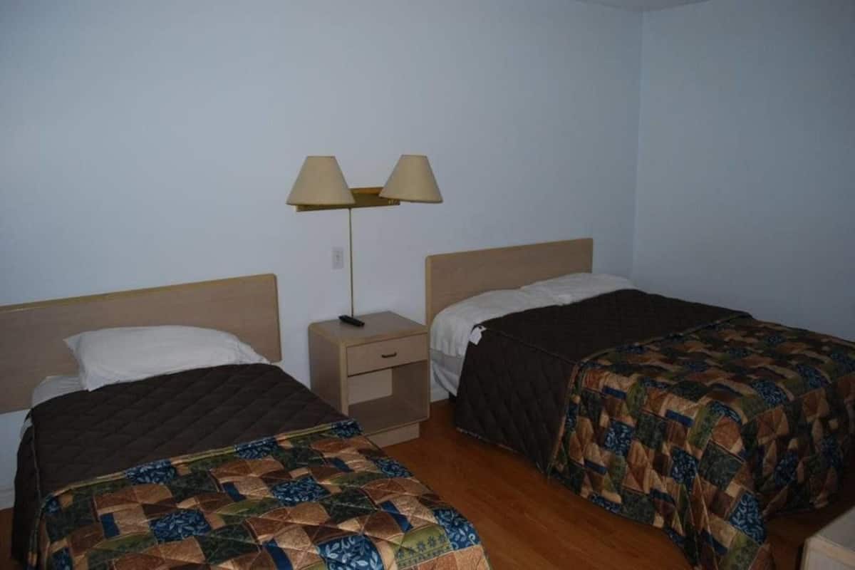 Zimmer, 2 Doppelbetten | Kostenloses WLAN