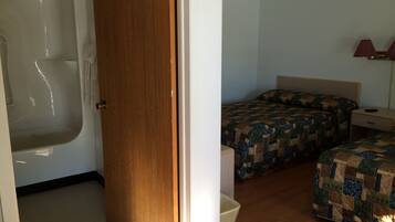 Zimmer, 2 Doppelbetten | Kostenloses WLAN