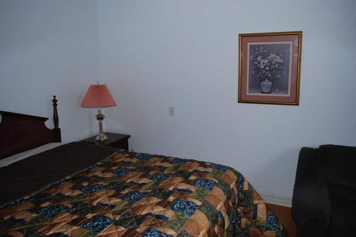 Zimmer, 1 Queen-Bett | Kostenloses WLAN