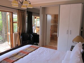 Premium bedding, in-room safe, individually decorated
