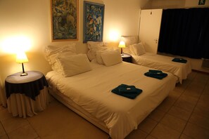 The Apartment | Cofres nos quartos, ferros/tábuas de passar roupa, Wi-Fi de cortesia