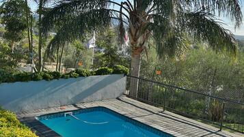 Piscine extérieure (ouverte en saison)