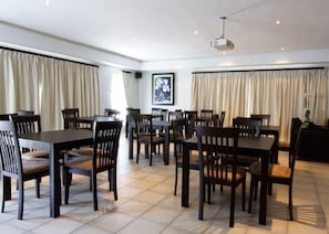 Free daily buffet breakfast - Monte Vidéo Guest House (Wellington)