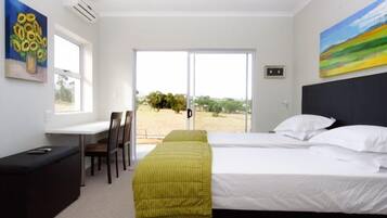 Chambre Luxe Double ou avec lits jumeaux | Coffres-forts dans les chambres, Wi-Fi gratuit, draps fournis