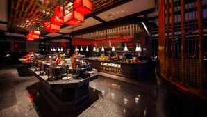 A modern restaurant with a central bar area, multiple seating options, and a distinctive ceiling design. - Days Hotel & Suites Sichuan Jiangyou (Mianyang)