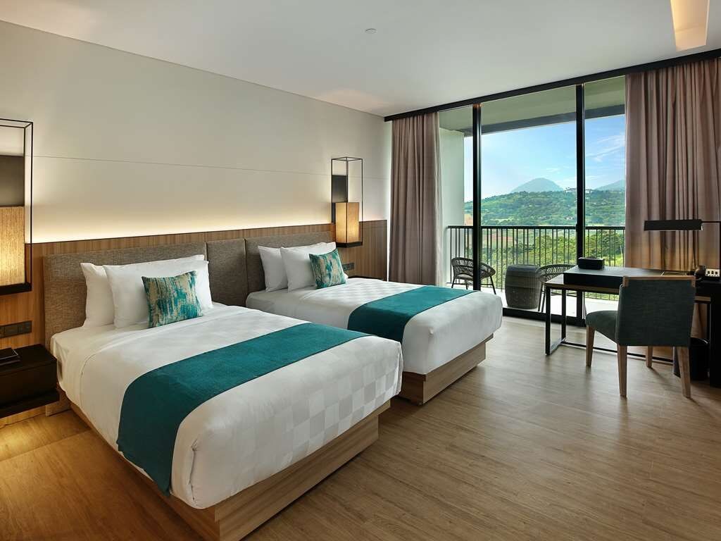 Premium bedding, minibar, in-room safe, desk