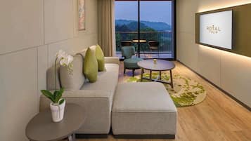 Penthouse, 1 King Bed, Balcony, Garden View | Premium bedding, minibar, in-room safe, desk