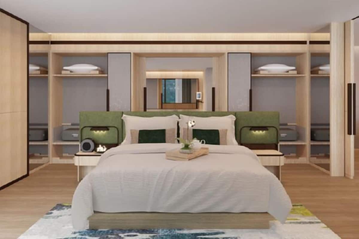 Premium bedding, minibar, in-room safe, desk