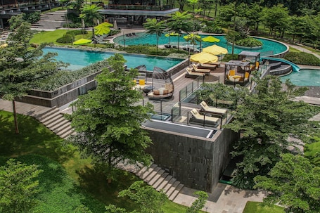 3 outdoor pools, pool loungers. Royal Tulip Gunung Geulis Resort and Golf