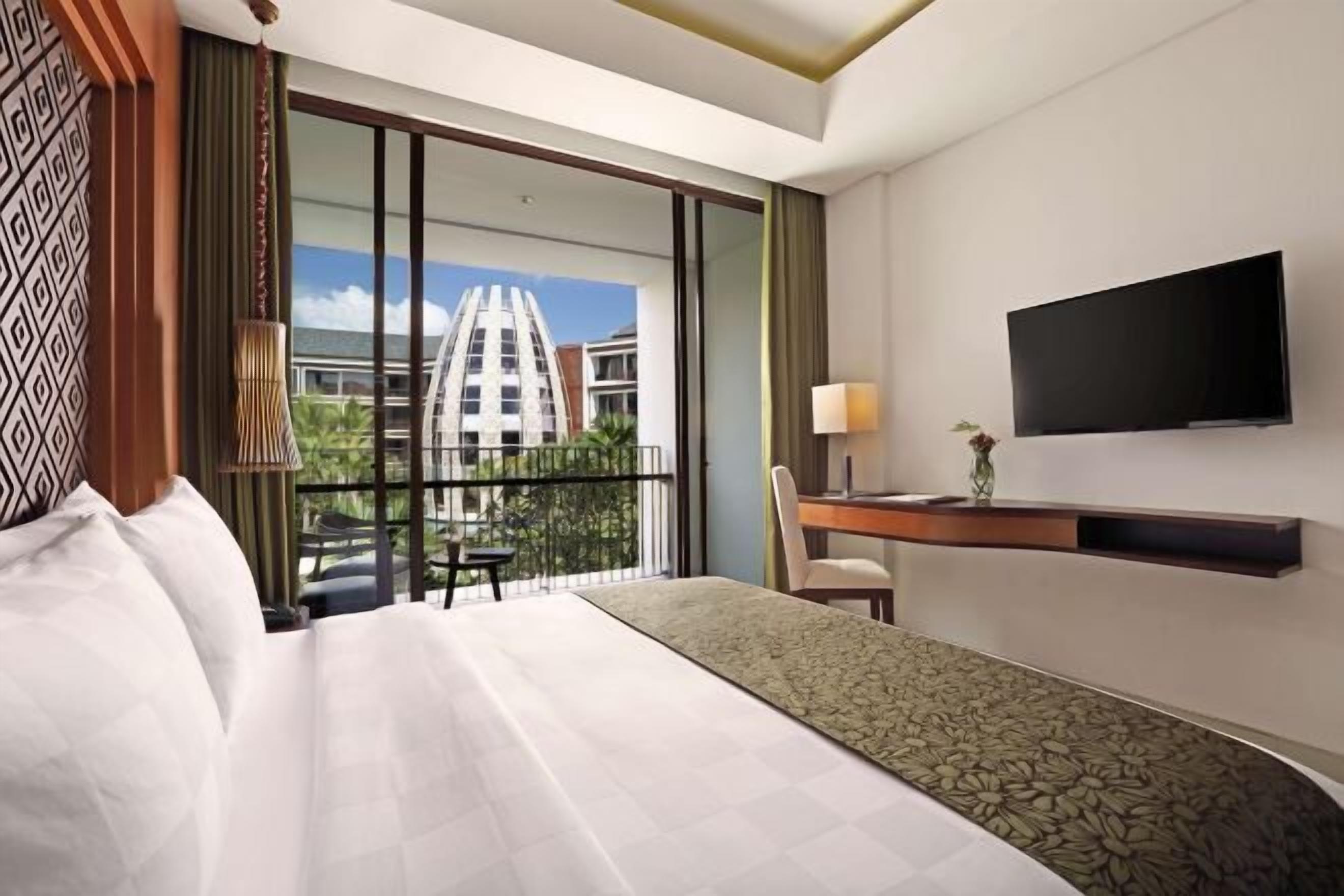 In-room safe, desk, blackout drapes, soundproofing