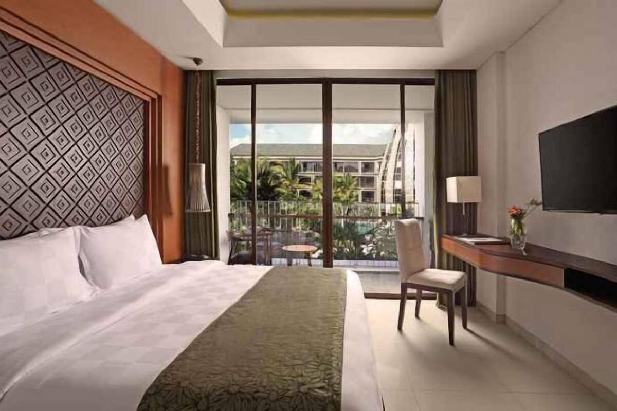 In-room safe, desk, blackout drapes, soundproofing