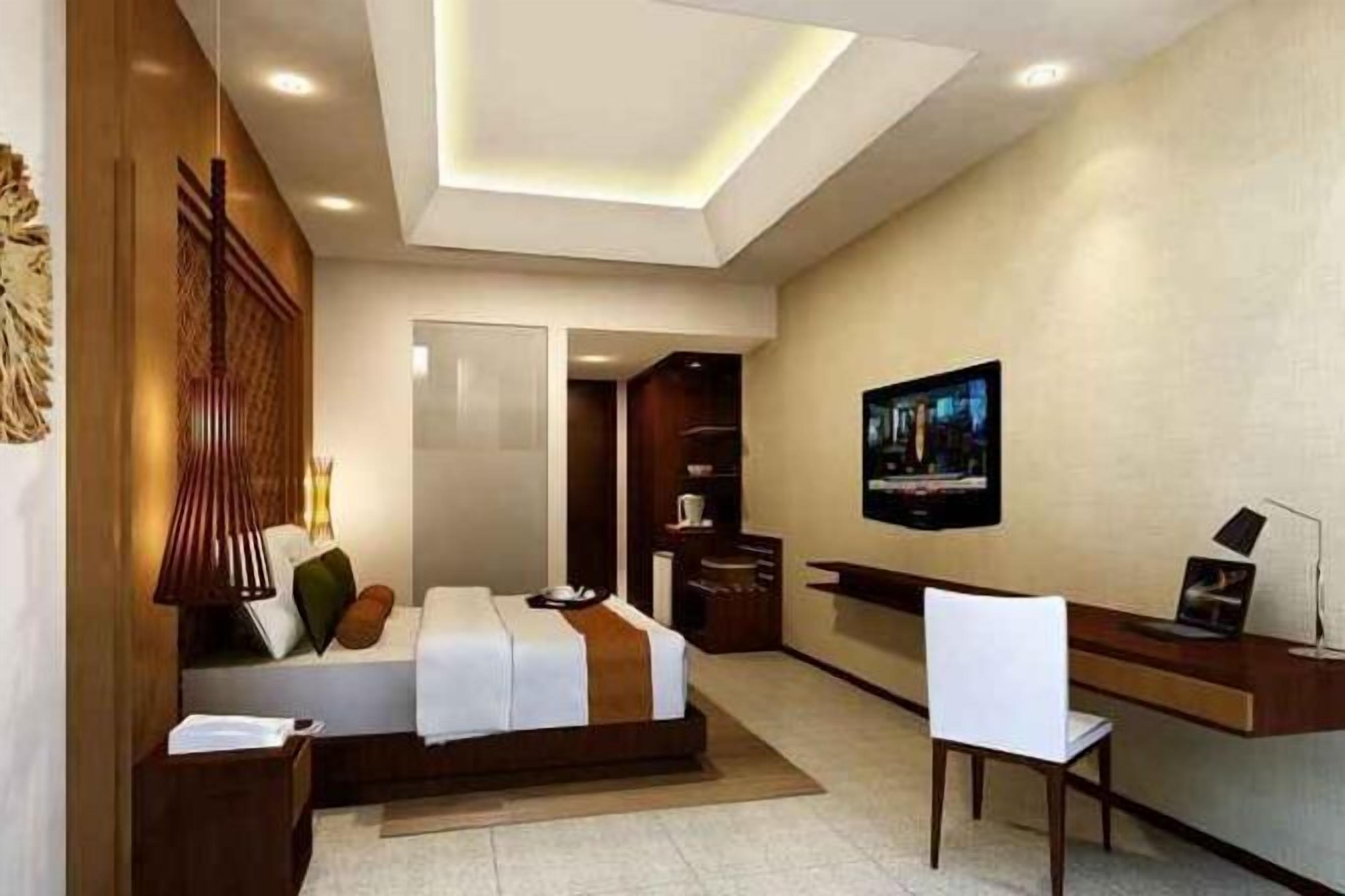 ตู้นิรภัยในห้องพัก, โต๊ะทำงาน, ผ้าม่านกันแสง, ห้องเก็บเสียง