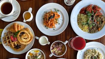 Daily cooked-to-order breakfast (IDR 80000 per person)