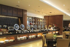 Daily cooked-to-order breakfast (IDR 80000 per person)