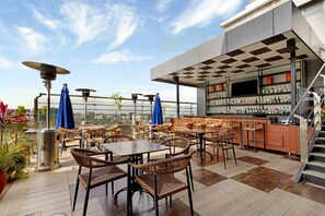 Sports bar - Golden Tulip Westlands Nairobi (Nairobi)