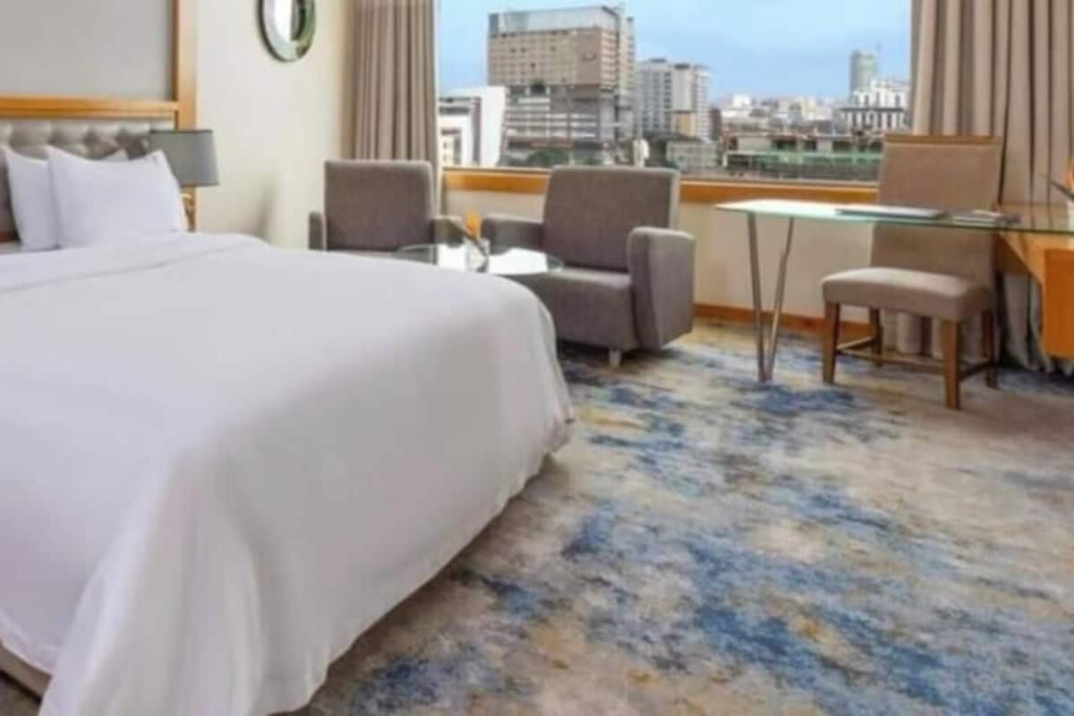 Frette Italian sheets, premium bedding, down comforters, in-room safe