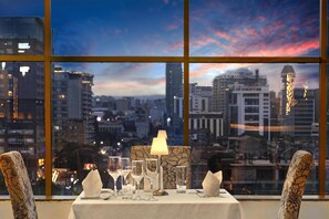 2 restaurantes; se sirven desayunos 