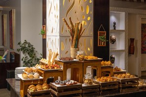 2 restaurantes; se sirven desayunos 