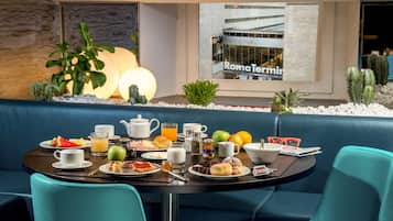 Free daily buffet breakfast