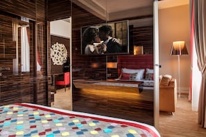 Minibar, in-room safe, desk, blackout drapes - Gioberti Art Hotel (Rome)