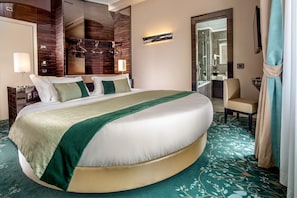 Minibar, in-room safe, desk, blackout curtains - Gioberti Art Hotel (Rome)