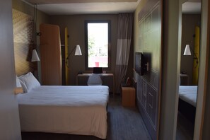Frette Italian sheets, premium bedding, down comforters - Hôtel Irrisor (N'Djamena)