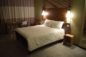 Frette Italian sheets, premium bedding, down comforters - Hôtel Irrisor (N'Djamena)