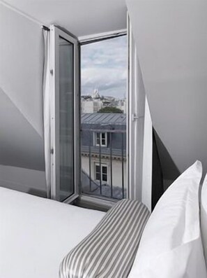 Room - Paradise Hotel (Paris)