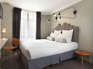Room - Paradise Hotel (Paris)