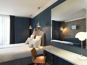 Room - Paradise Hotel (Paris)