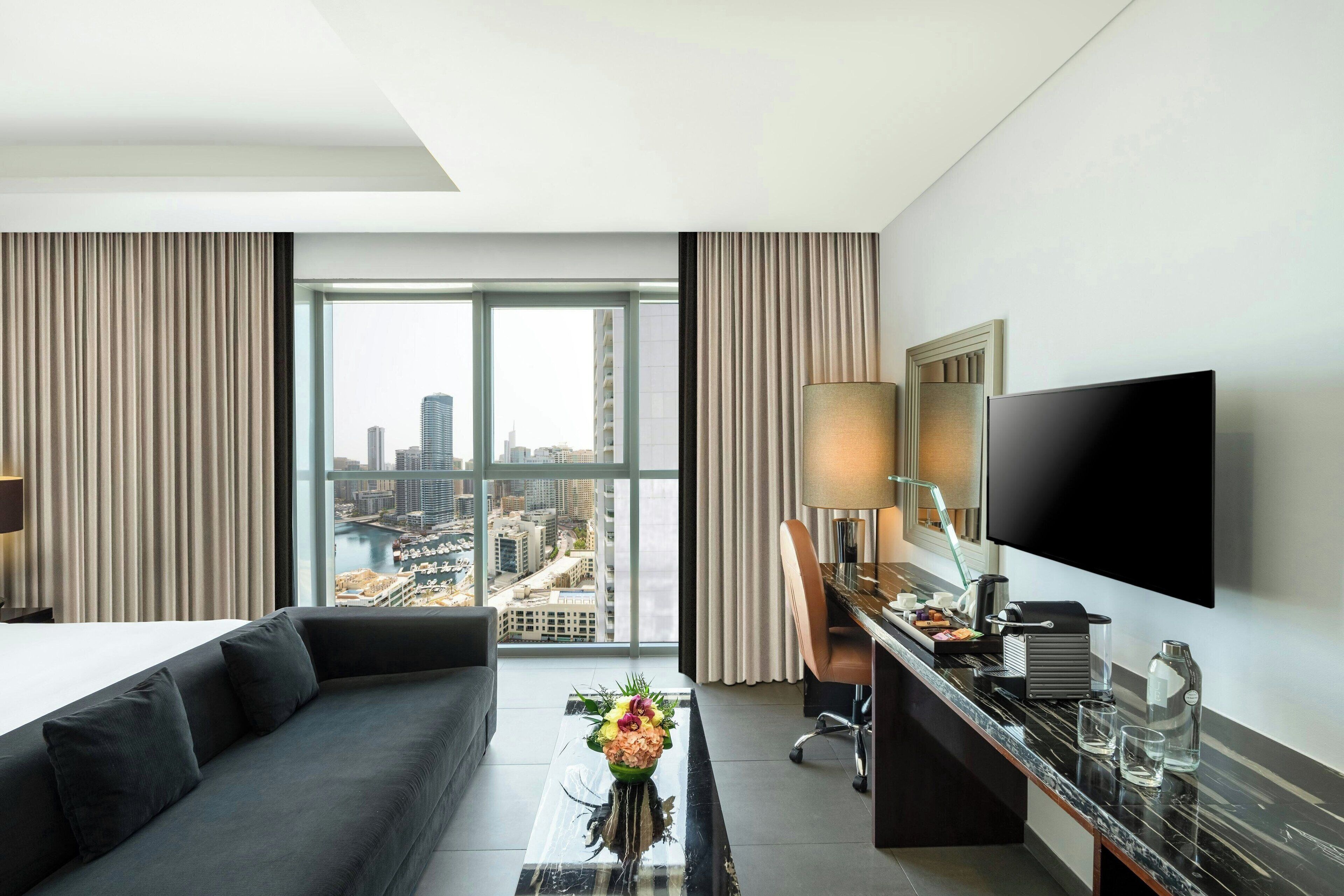 Club kamer, 1 kingsize bed | Luxe beddengoed, een minibar, een kluis op de kamer