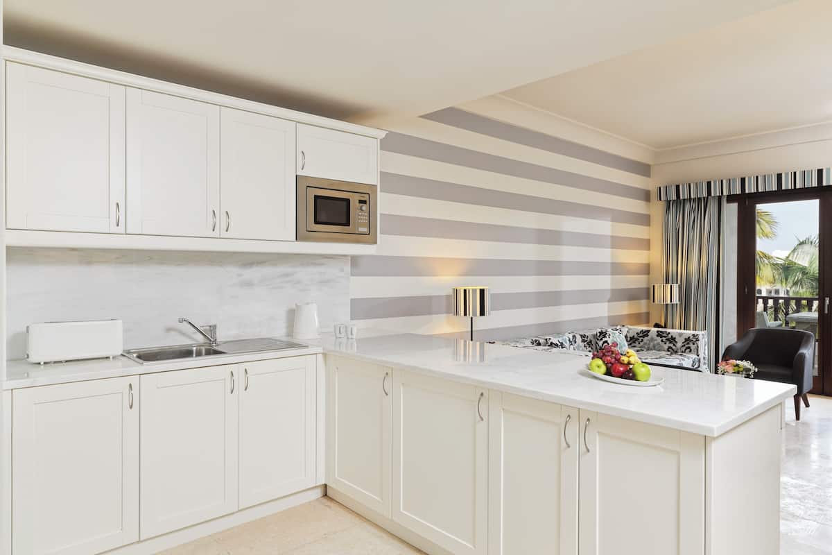 one bedroom apartment with aqua park entrance | private kitchen | coffee/tea maker, electric kettle, eco-friendly cleaning products