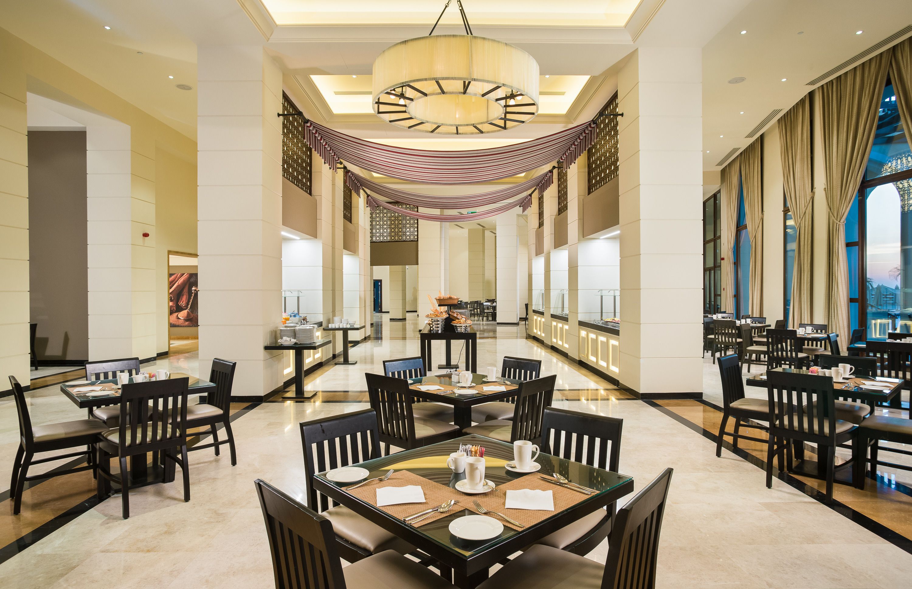 2 restaurants, breakfast, lunch, dinner served; international cuisine