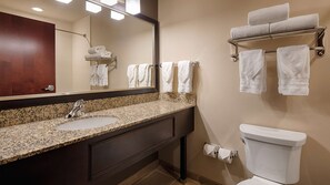 Amenidades de baño gratuitas, secadora de cabello, toallas 