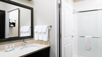 Δωρεάν προϊόντα προσωπικής περιποίησης, πιστολάκι μαλλιών, πετσέτες