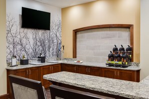 Bar (on property) - Staybridge Suites Des Moines Downtown by IHG (Des Moines)