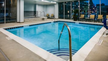 Indoor pool, sun loungers