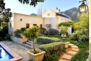 Garden - Petit Plaisir Cottage (Franschhoek)